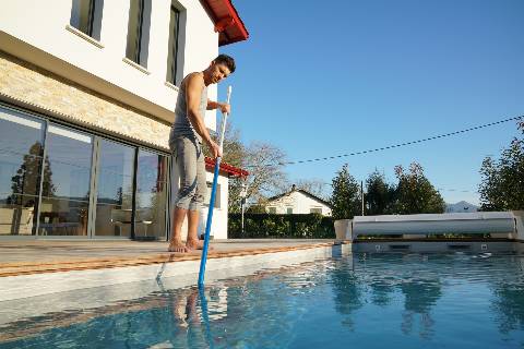 contrat nettoyage piscine Saint tropez